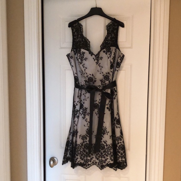 Dress - Picture 1 of 4